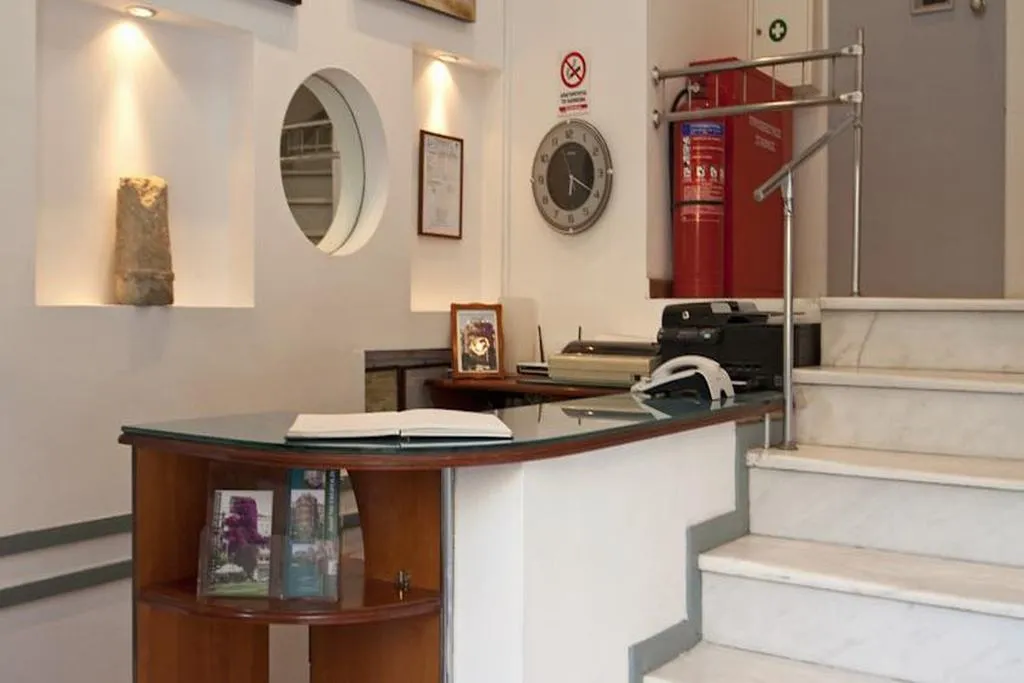 Room, Metropolis, Athens