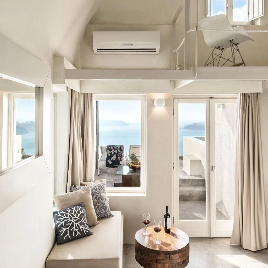 Room, West East Suites, Santorini