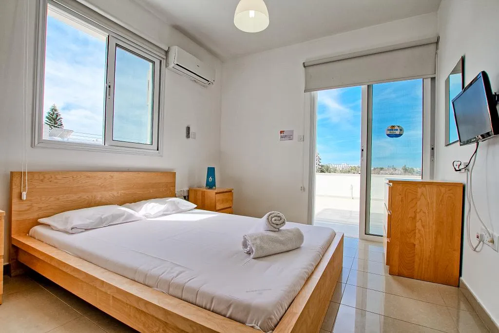VILLA THREE BEDROOMS WITH PRIVATE POOL Room, Flouressia Gardens, Cyprus