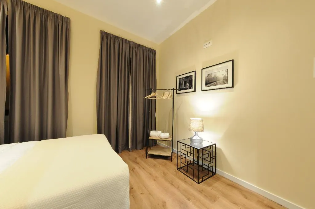 QUADRUPLE CLASSIC Room, Naya - Downtown Guesthouse, Porto