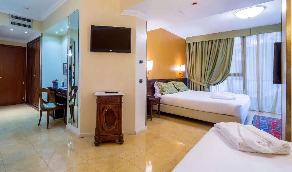 SUITE CAPACITY 4 Room, UNA HOTELS Galles Milano, Milan