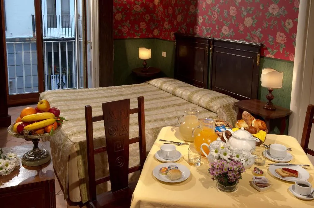 TRIPLE STANDARD Room, Chiaja de Charme, Naples