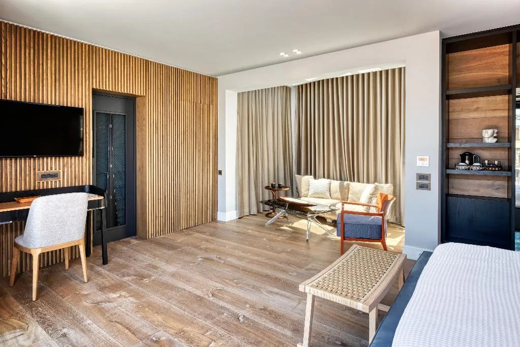 SUITE STANDARD Room, Athenian Foss, Athens