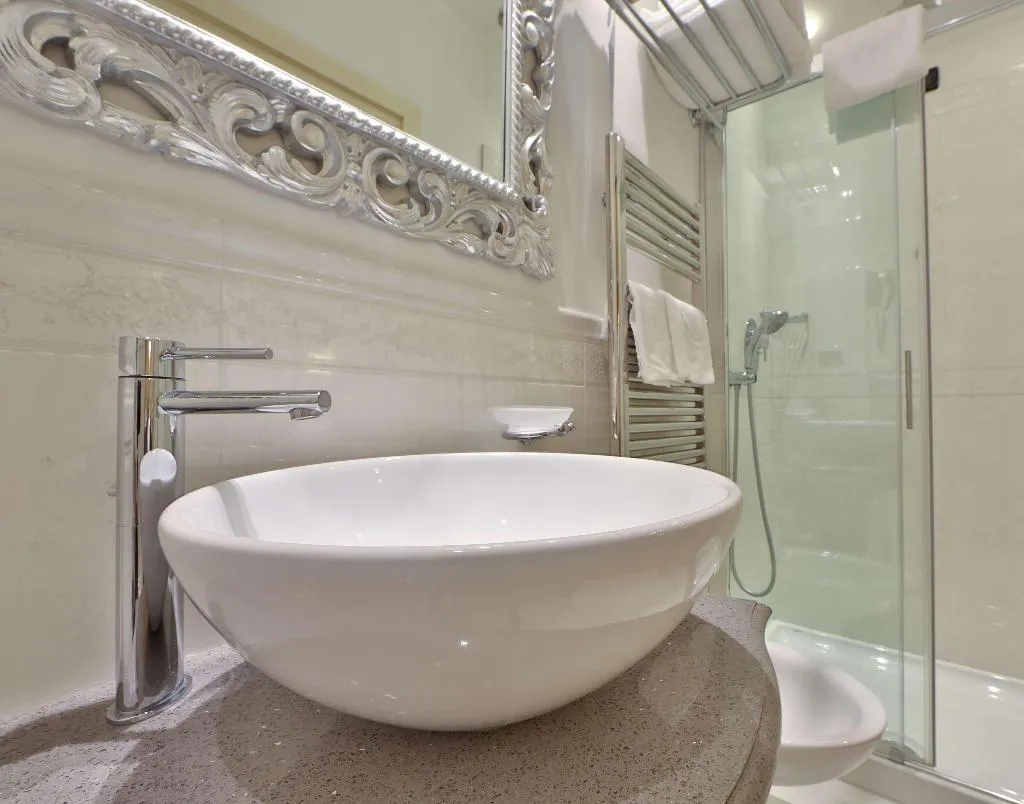 Room QUEEN SIZE BED Room, Hotel Olimpia Venice, BW Signature Collection, Venice