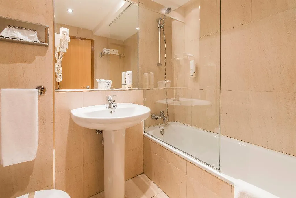 DOUBLE STANDARD Room, Infanta Mercedes, Madrid