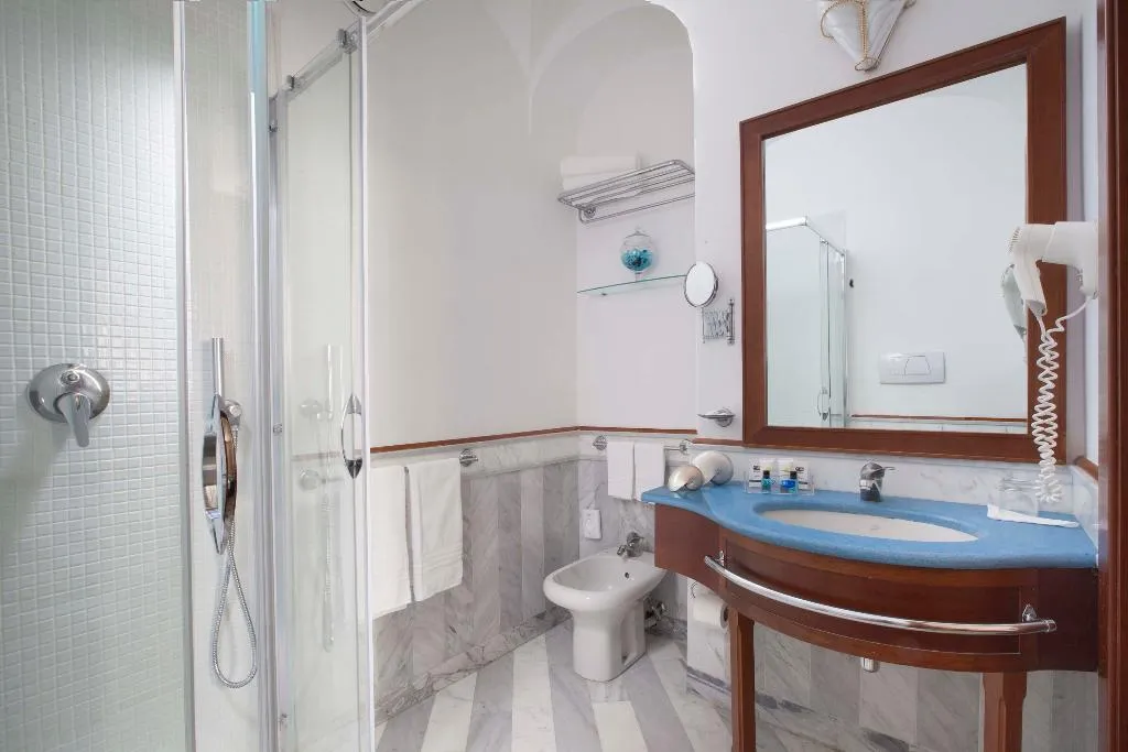 Double or Twin PARTIAL SEA VIEW Room, Alimuri Bay Resort, Naples