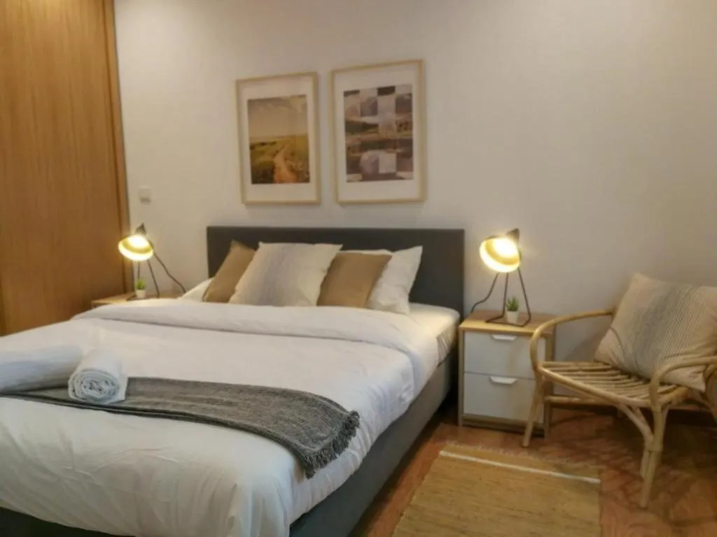 APARTMENT TWO BEDROOMS Room, Castilho 63, Lisbon