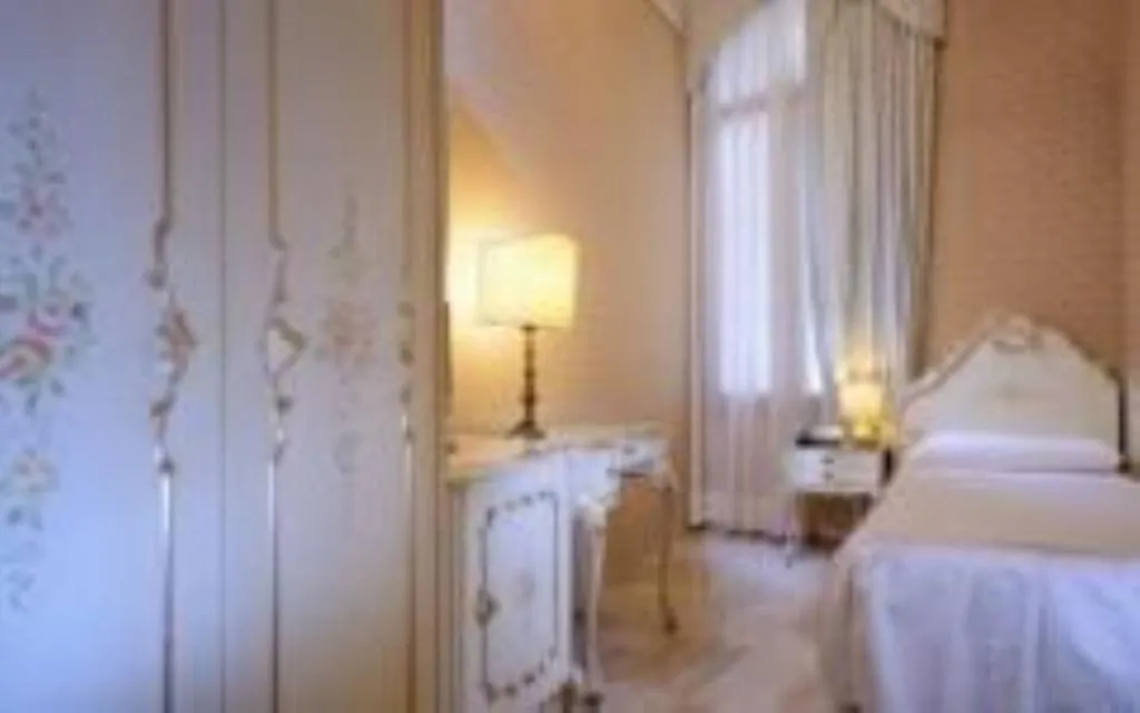 SINGLE STANDARD Room, Canaletto, Venice
