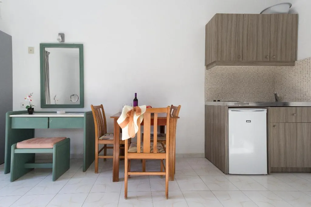 STUDIO CAPACITY 3 Room, Villa Marina, Crete