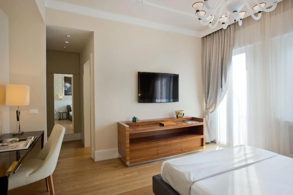 Room, Luxury Suite Milano Duomo, Milan