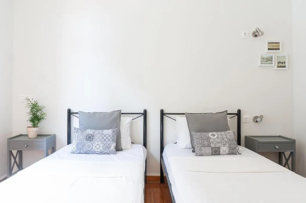 Room, Dioskouros, Athens