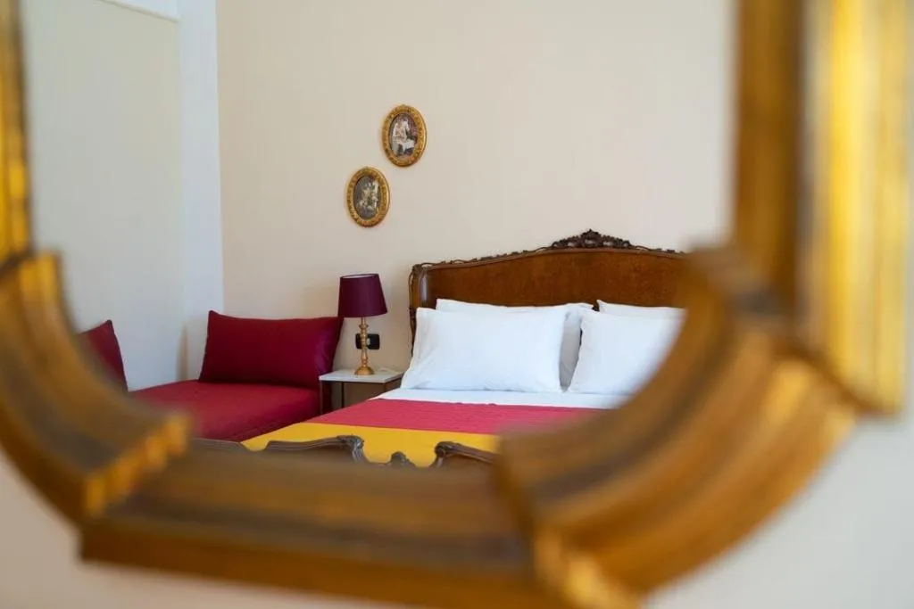 Room, Moon Luxury Rooms & Apartments, Naples