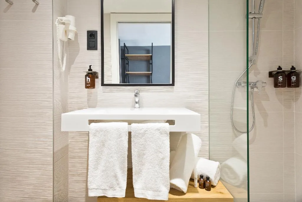 DOUBLE SINGLE USE STANDARD Room, Hotel Acta Voraport, Barcelona