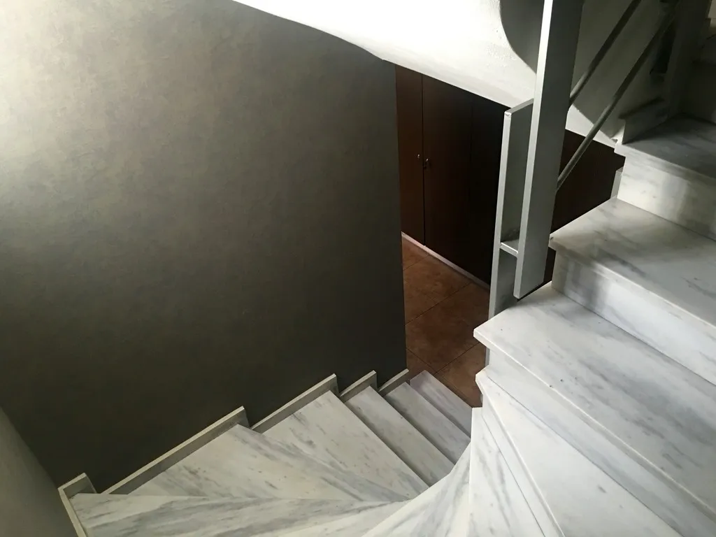 Lobby, Mc Queen, Athens