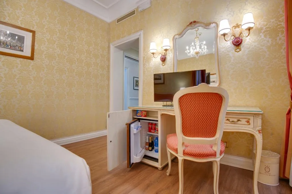 Double or Twin SUPERIOR Room, Antiche Figure, Venice