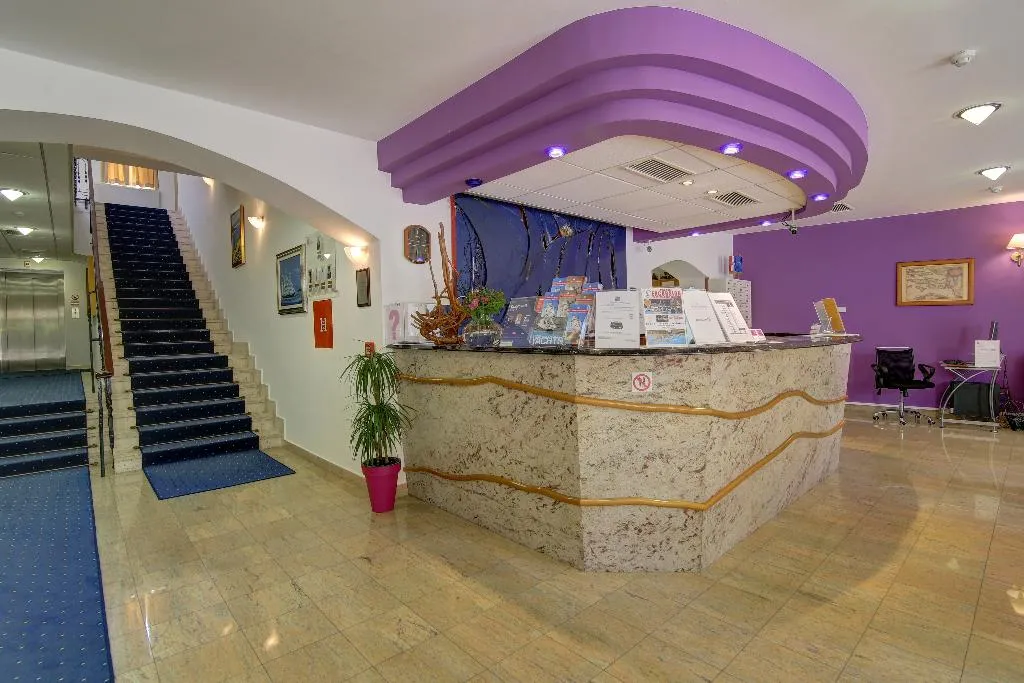 Lobby, Komodor, Dubrovnik