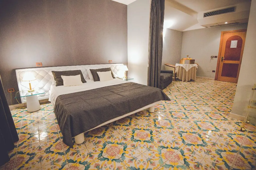 Room, Leonessa Hotel, Naples