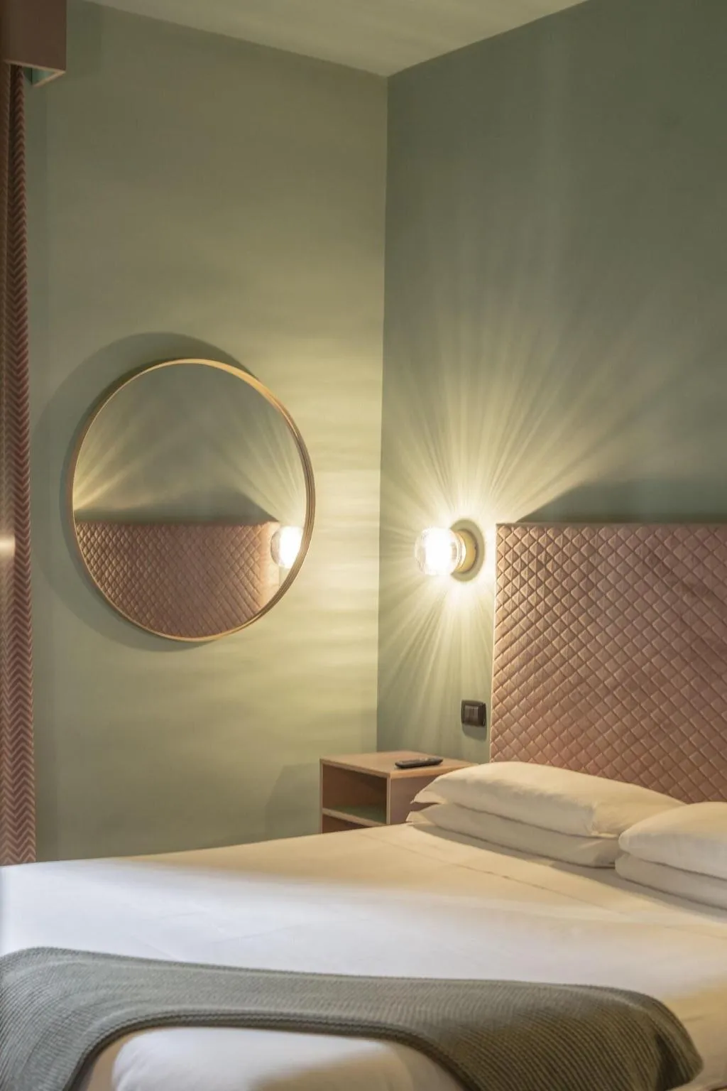 Room THREE BEDS Room, Milani, Rome