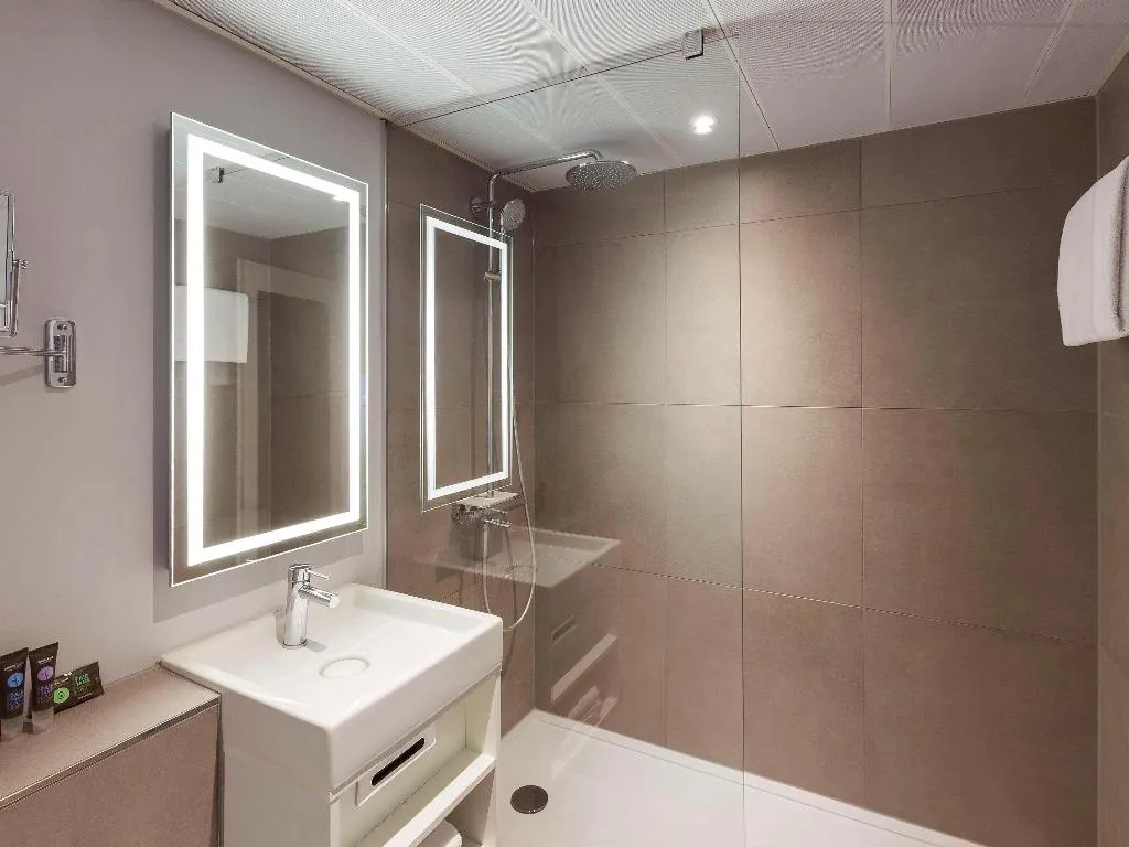 DOUBLE QUEEN SIZE BED Room, Novotel Amsterdam City, Amsterdam