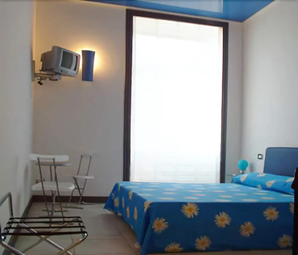 Room, Caracciolo10, Naples