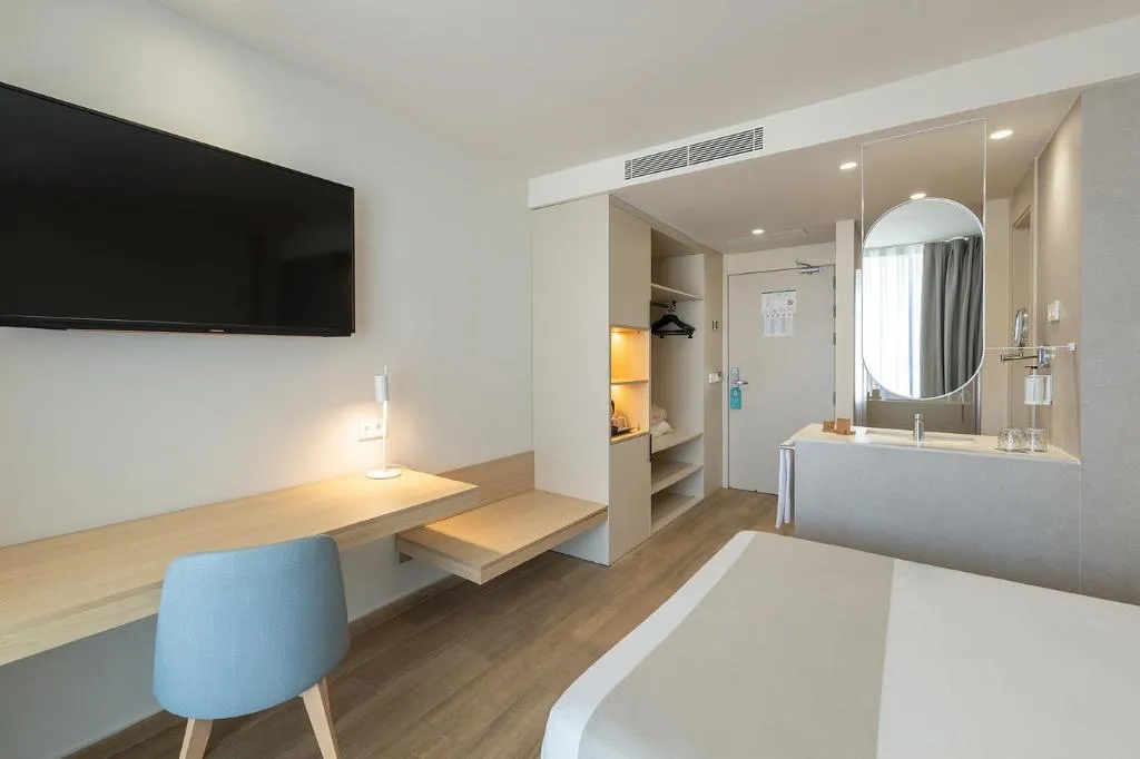 TRIPLE STANDARD Room, Port Alicante - Playa de San Juan, Costa Blanca