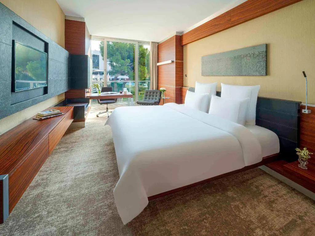 DOUBLE CITY VIEW KING BED Room, Swissotel Buyuk Efes Izmir, Izmir