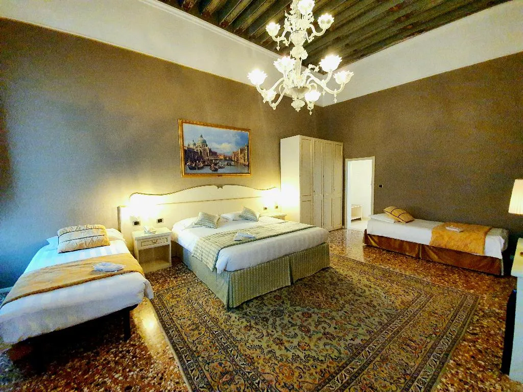 QUADRUPLE SUPERIOR Room, Corte dei Greci, Venice