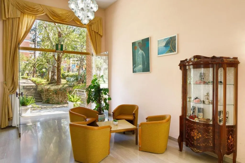 Lobby, Grand Hotel Cesare Augusto, Naples