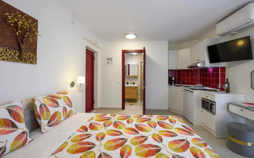 DOUBLE DELUXE SEA VIEW Room, Elpiniki Luxury Rooms, Thessaloniki