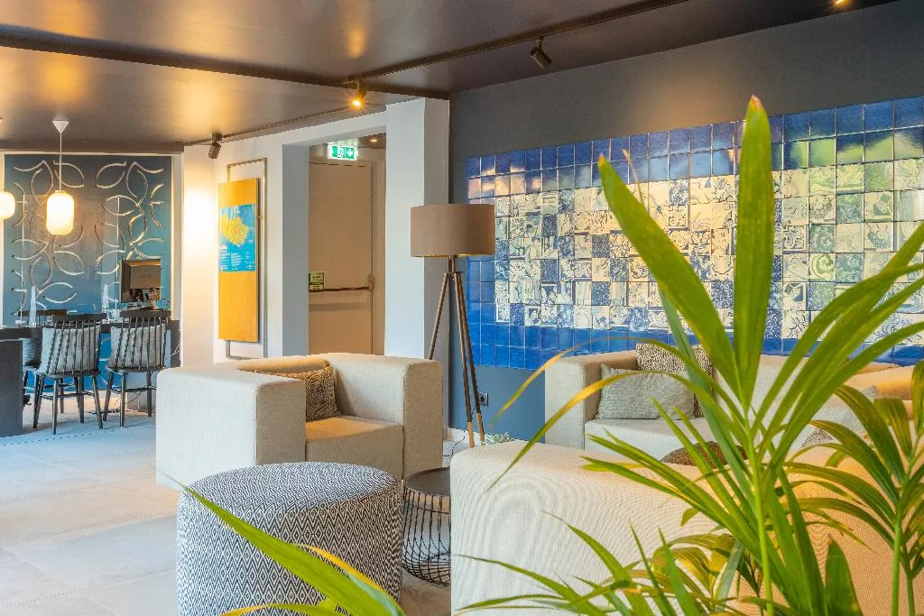 Lobby, Sentido Galosol, Madeira