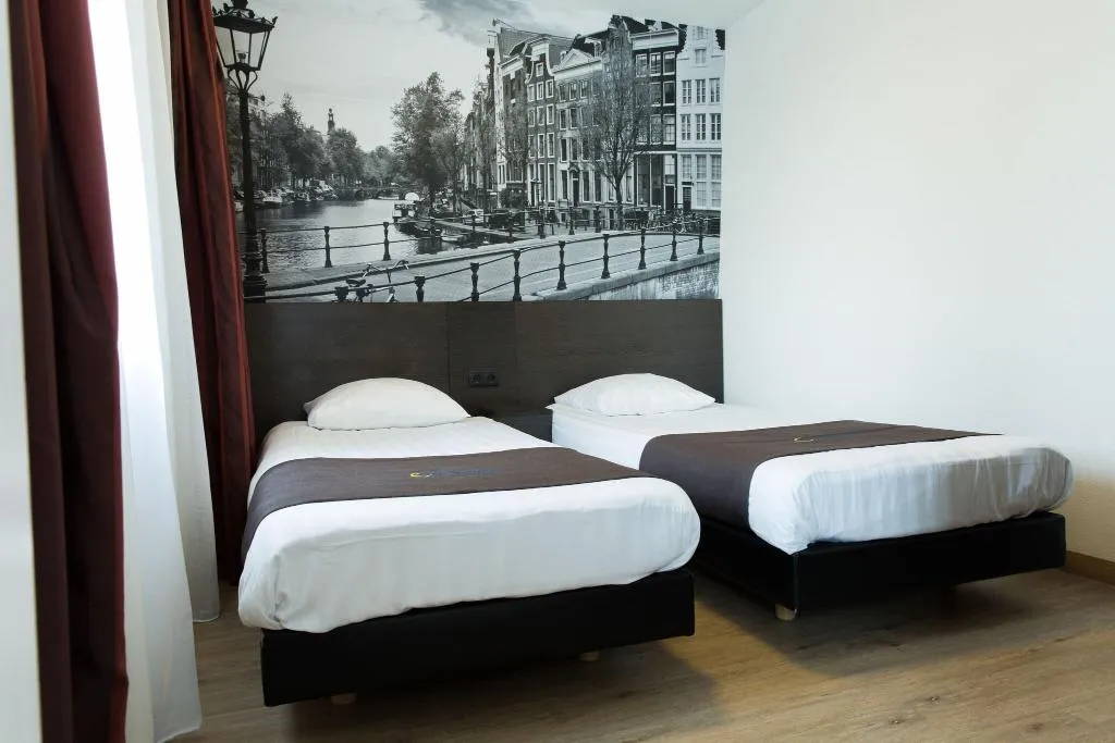 QUADRUPLE TWO BEDS Room, Bastion Hotel Amsterdam Amstel, Amsterdam