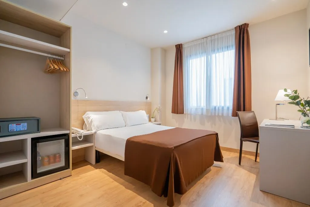 DOUBLE SINGLE USE STANDARD Room, Glories, Barcelona