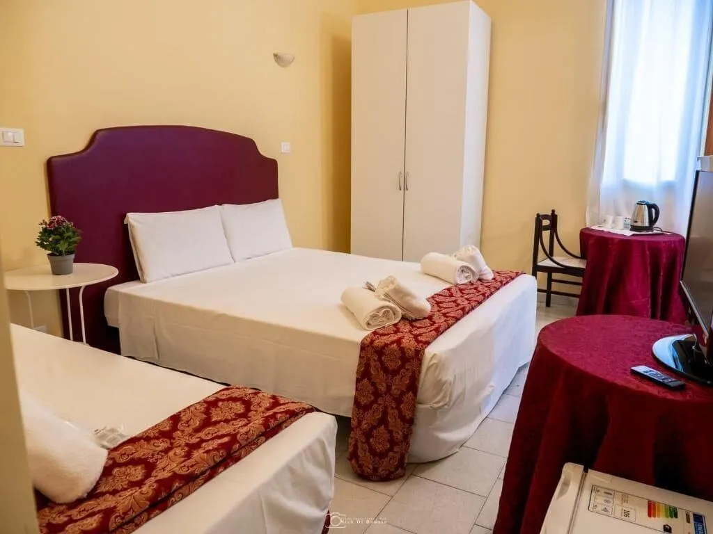 Room, Miss Suite, Naples