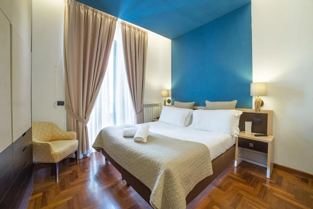 Room, Bed & Breakfast Chiaia 32, Naples