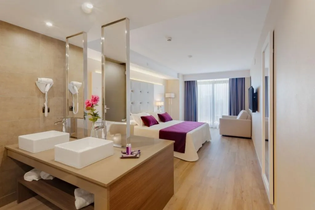 DOUBLE SUPERIOR Room, Beverly Park, Costa Brava