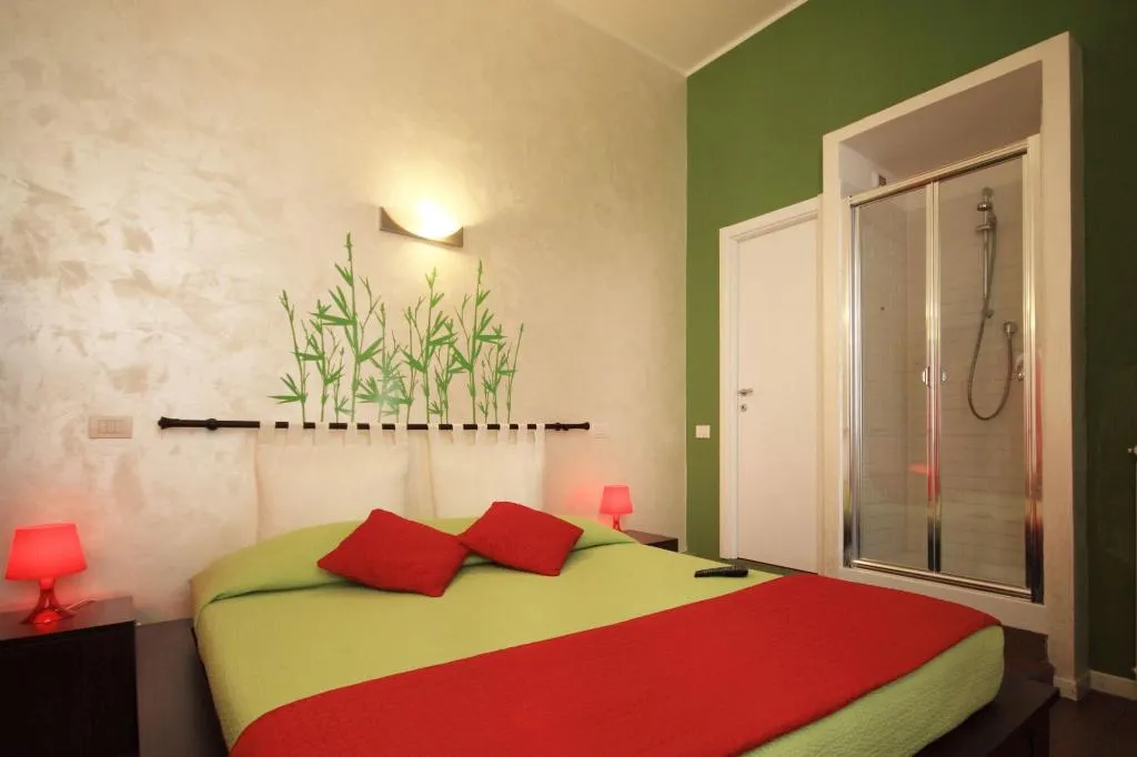 Room, Roma Da Noi, Naples
