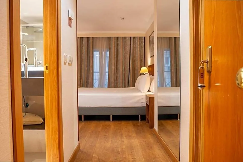 General view, Aparto-Hotel Rosales, Madrid