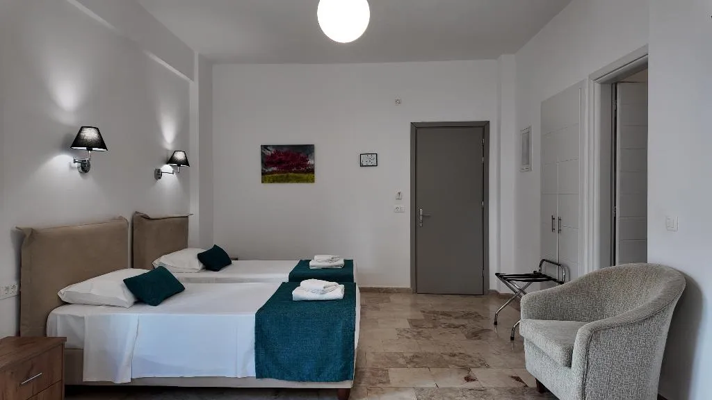QUADRUPLE STANDARD Room, Mary Bill, Santorini