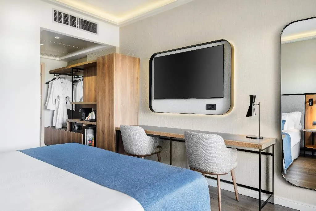 Double or Twin DELUXE Room, Barceló Roma, Rome