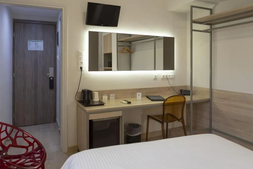 DOUBLE STANDARD Room, Pan, Athens