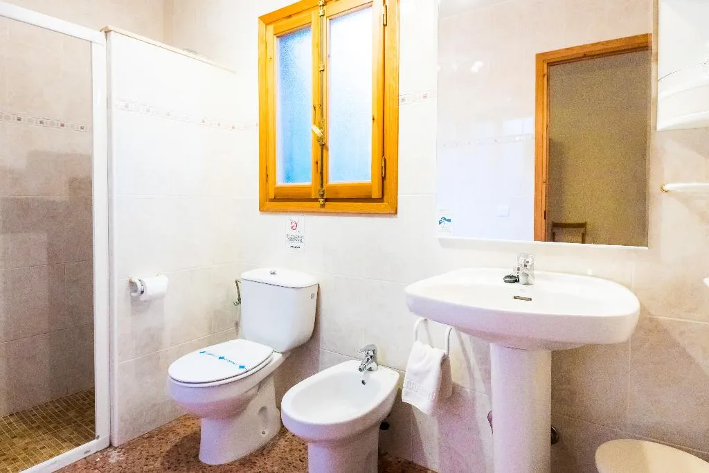 VILLA CAPACITY 6 THREE BEDROOM Room, Arenal Playa Menorca, Menorca