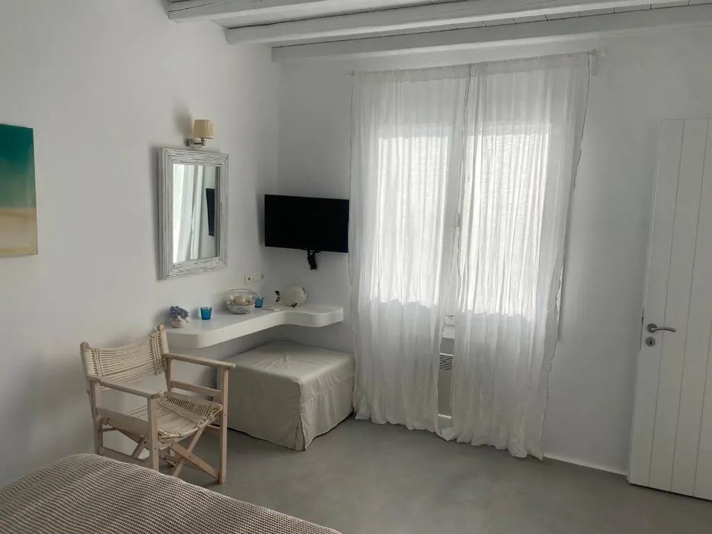 SUITE DELUXE ONE BED Room, White Rock Suites & Villas, Mykonos
