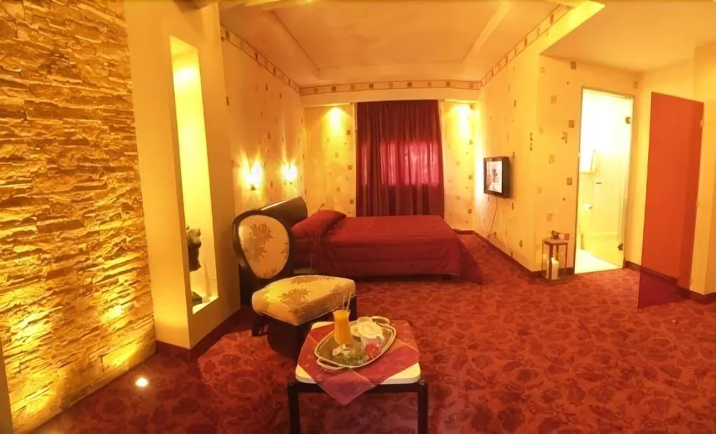 Room, Minoa, Athens