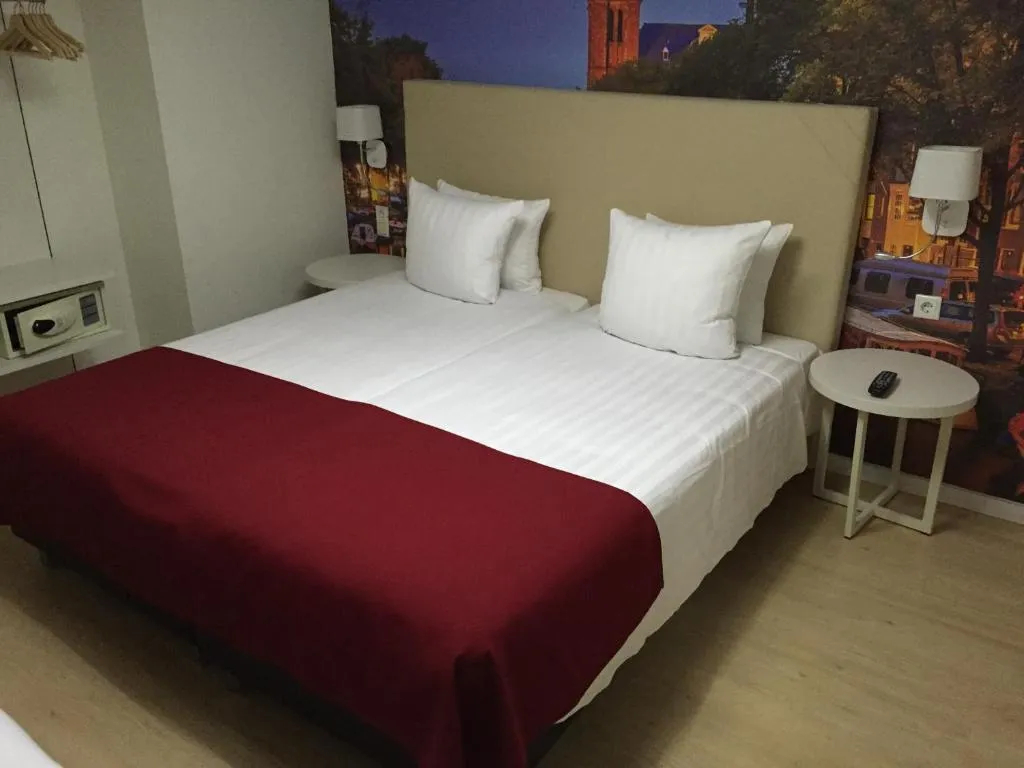 TRIPLE INNER Room, De Herbert Amsterdam, Amsterdam