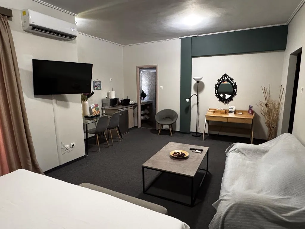SUITE STANDARD Room, Connect Suites, Athens