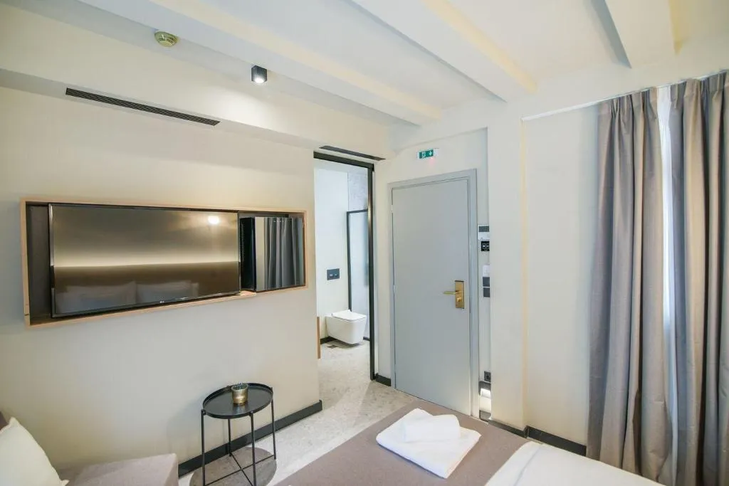 Room, Metis Uls, Athens