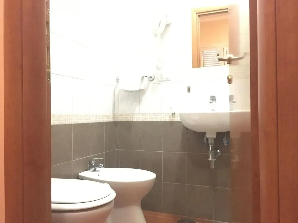 Room, Best Location In Rome, Naples