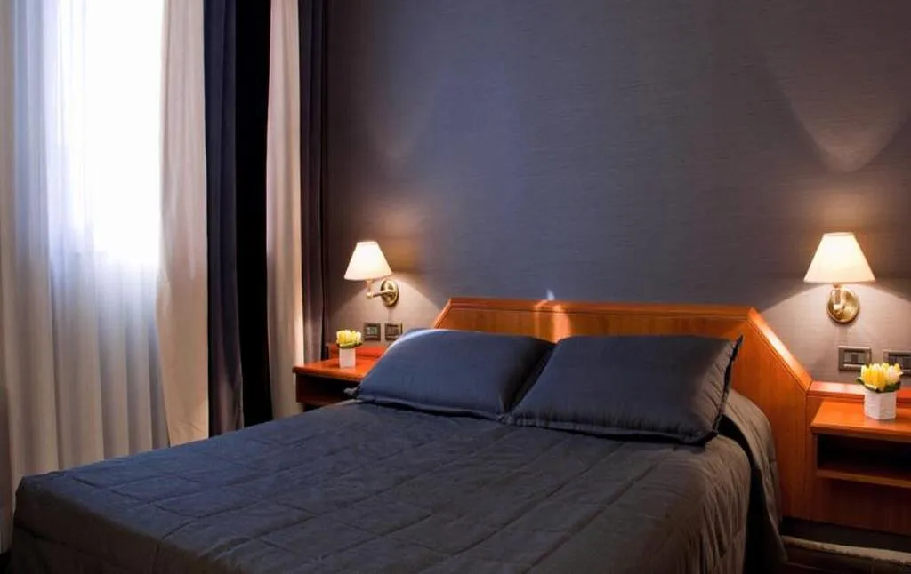 TRIPLE SUPERIOR Room, Zone, Rome
