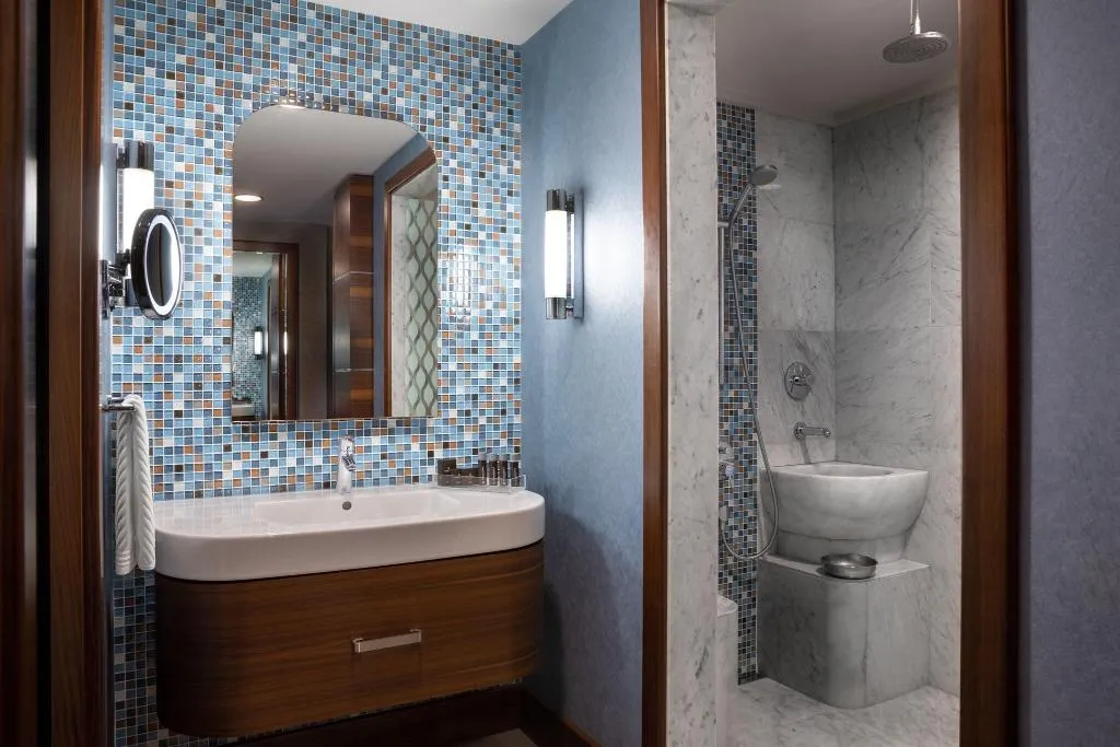 DOUBLE CLUB KING BED Room, Renaissance Izmir, Izmir