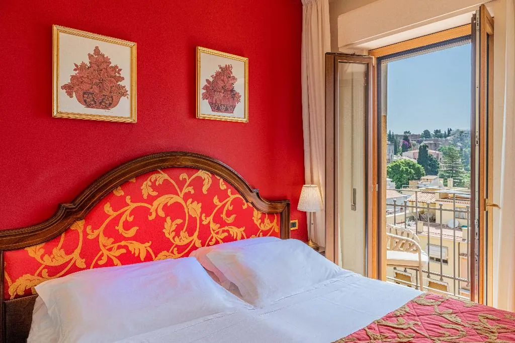 Room, Isabella, Taormina